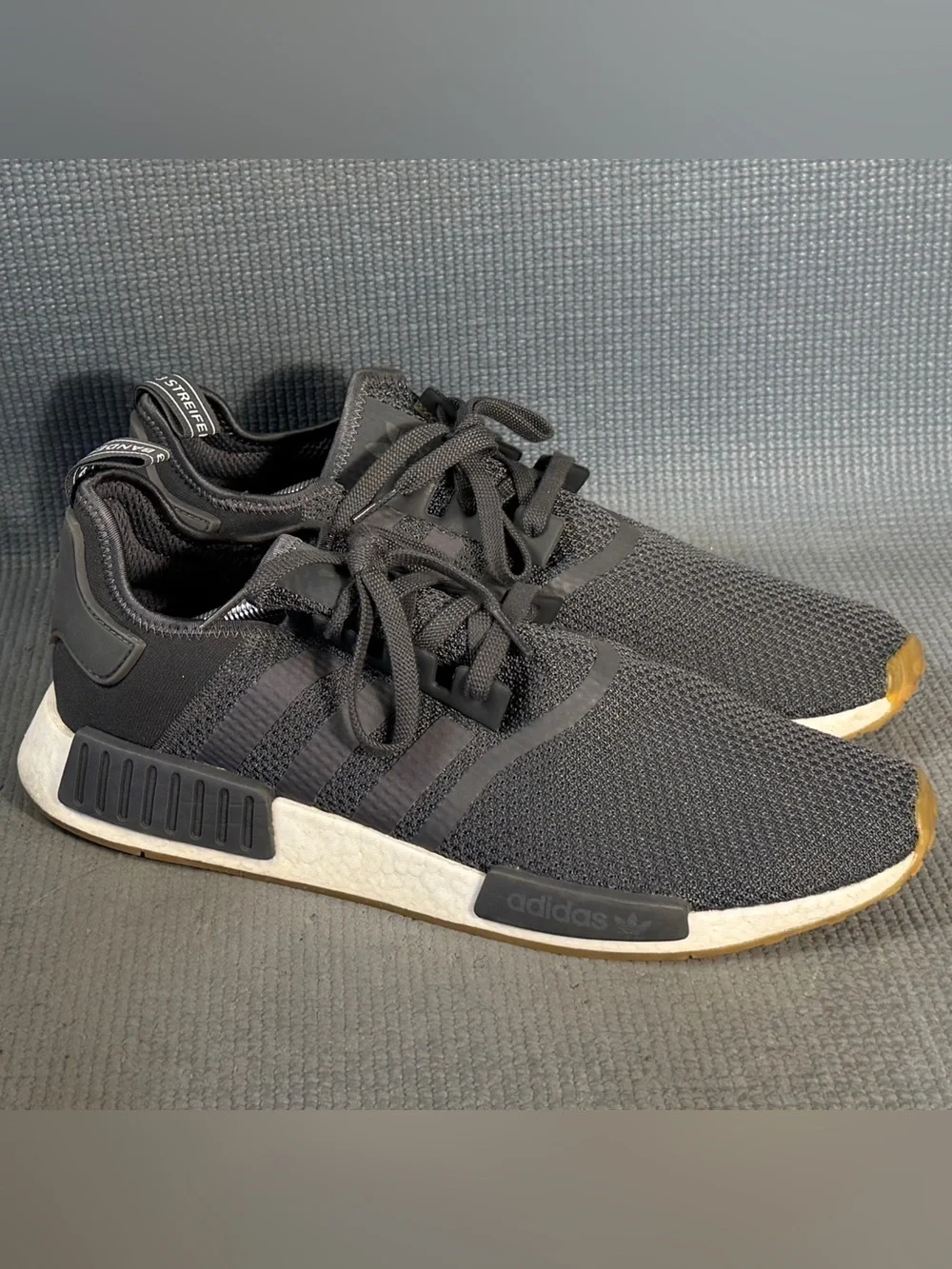 Adidas Men's NMD R1 V2 Gray Casual Shoes Size 14 - Picture 2 of 9